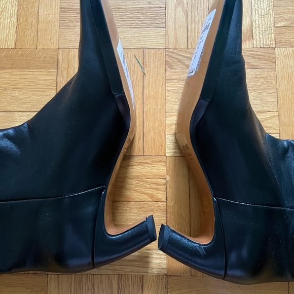 FRAME the Brooklyn booties 🖤 - Picture 6 of 7